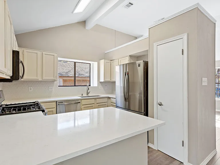 816 Clearwater Trl — Photo 9