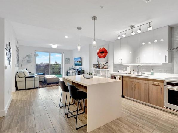 236 SE 5th Ave UNIT 203