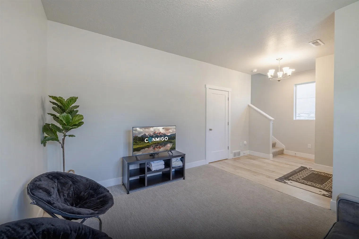 3 bed, 2.0 bath, 1991 sqft, $3,013 — Photo 2