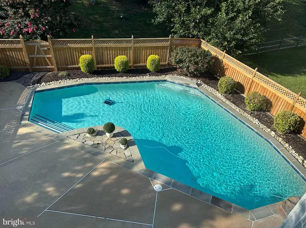 14036 Sterling Point Dr, Gainesville, VA 20155