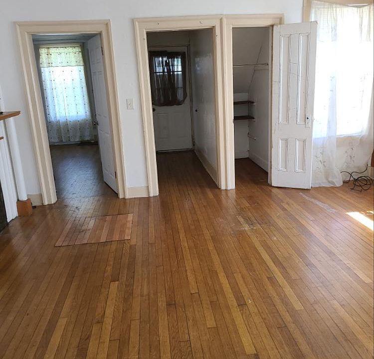 1st image of 40 Houston Ave