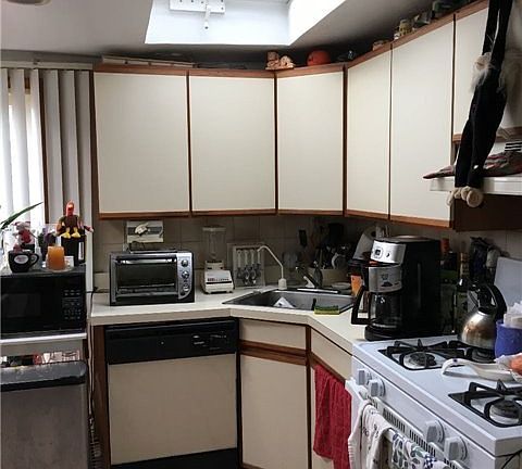 3rd image of 6 James St S
