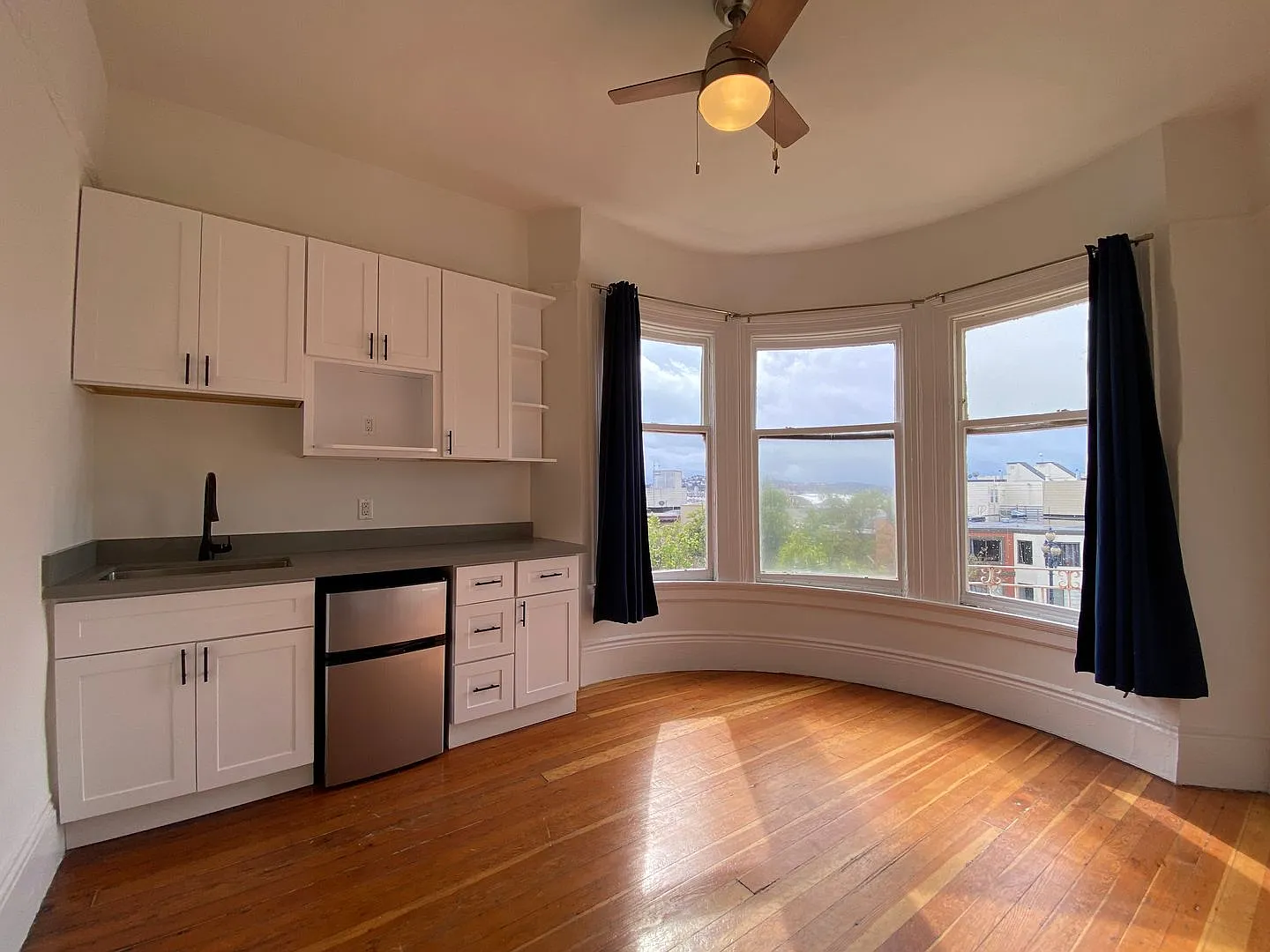 Top Floor, Private Room (SRO) with Kitchenette Available! Laundry On-Site! — Photo 1