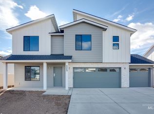 8069 E Sunray Dr, Nampa, ID 83687
