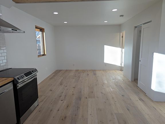 4th image of 558 Valle Chamiso Ln