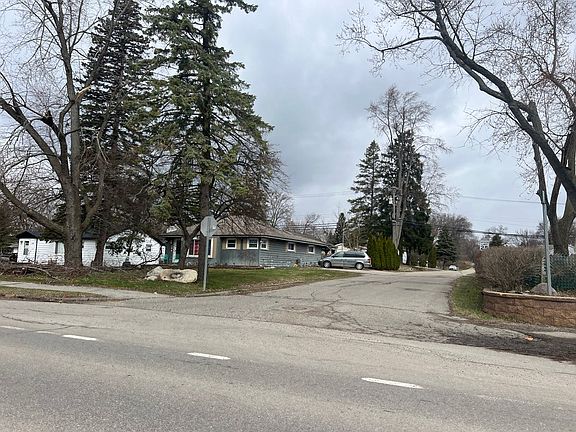 2nd image of 304 W Clarkston Rd