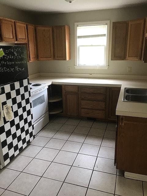 2nd image of 246 Wood St