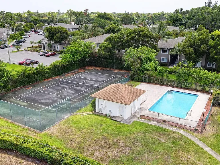 1921 Monks Ct — Photo 16