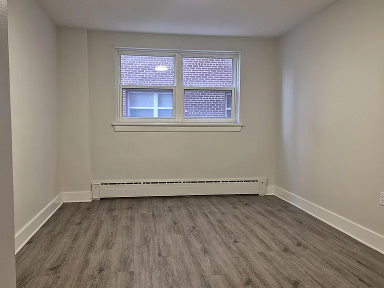341 Whitby Ave — Photo 9