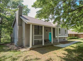 412 NW Moore St, Lees Summit, MO 64081