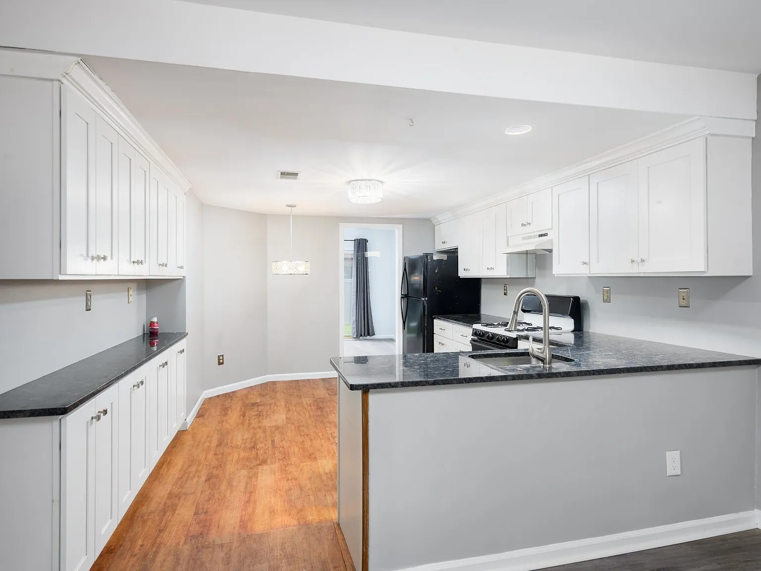 4 bed, 2.5 bath, 2035 sqft, $3,300 — Photo 3