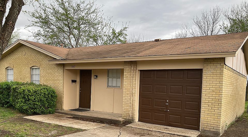 Front view of home. 
