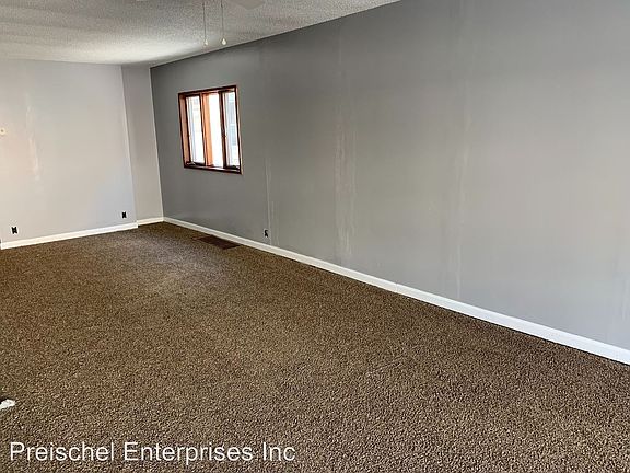5th image of 33 Zittel St