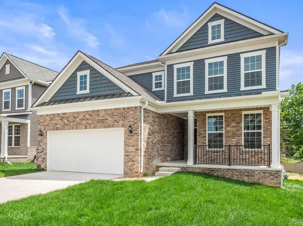 5016 Shoreham Cir, Clarkston, MI 48346