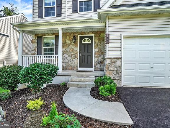 3rd image of 135 Sunbury Way