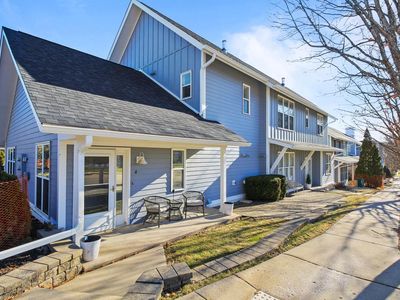 453 Mill STREET #802, Fontana, WI, 53125