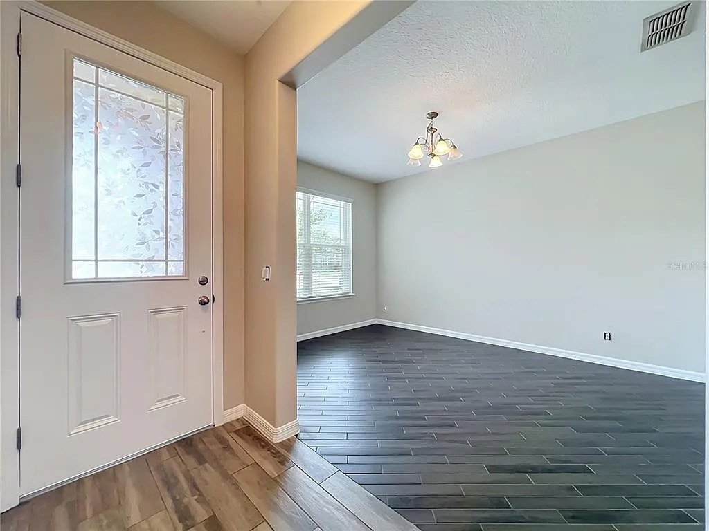 3 bed, 2.5 bath, 1562 sqft, $2,850 — Photo 2