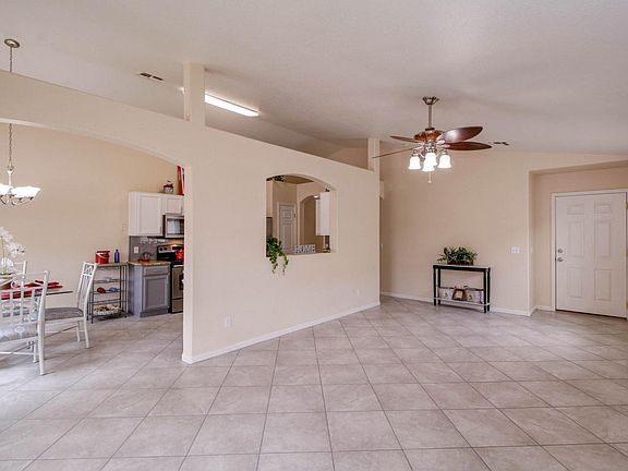 Greatrm to kitchen