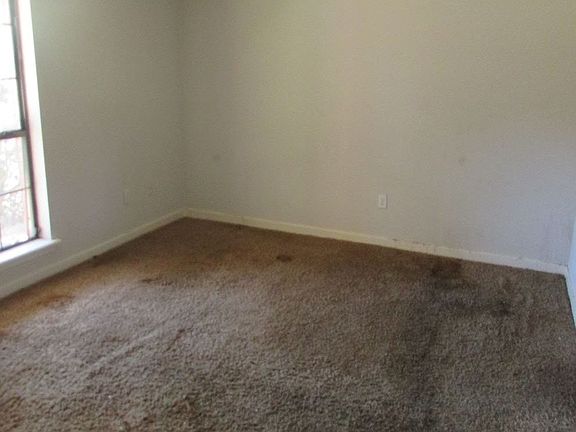 5th image of 4722 Roberta Cir