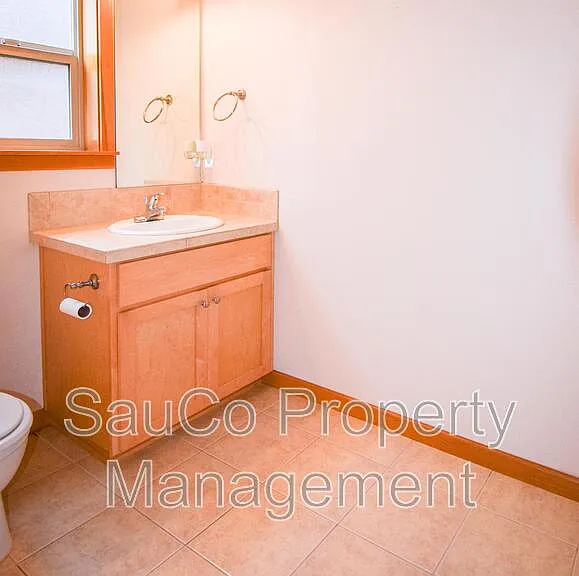 2025 Elm St #4A — Photo 8
