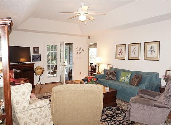 3rd image of 151 Ashwood Ln