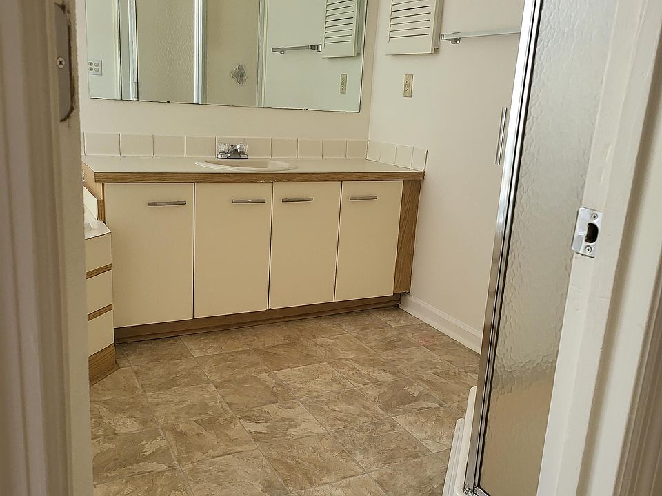 Master Bath (Vanity & Shower)