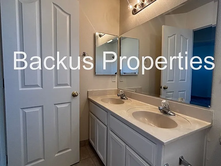 1065 Kensington Way — Photo 19