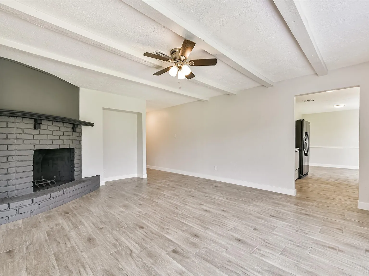 3 bed, 2.0 bath, 1220 sqft, $1,950 — Photo 3
