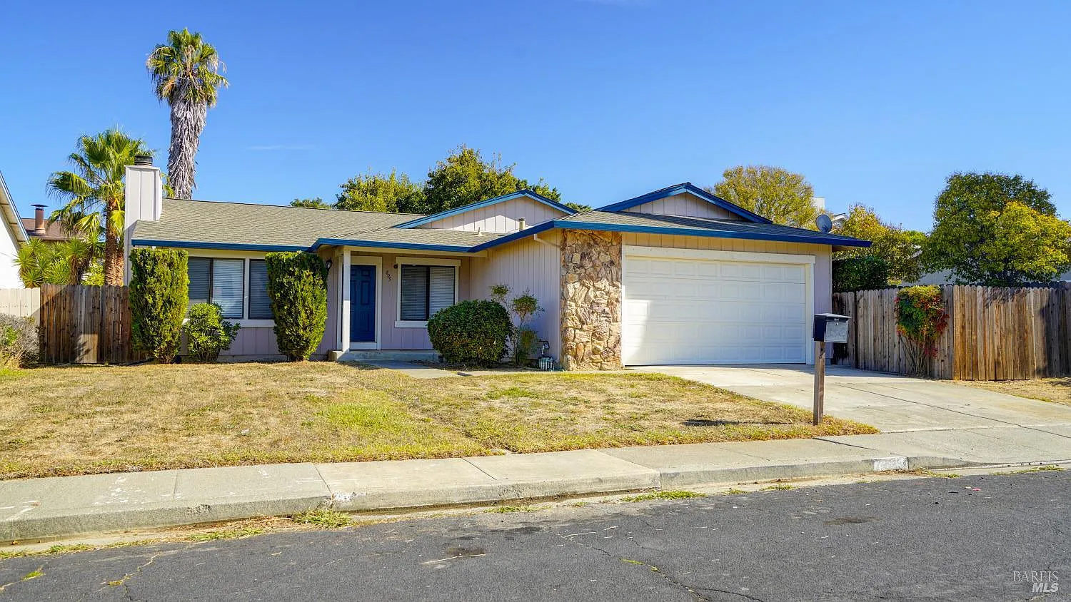 805 Bobolink Court photo 1