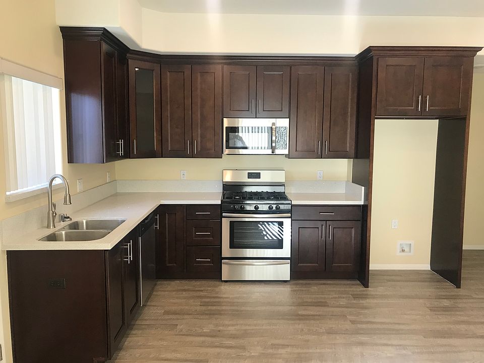 1st image of 6624 Balboa Blvd APT 4