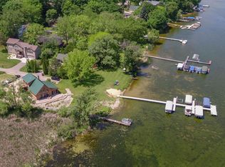 W9444 Golf Side Ln, Cambridge, WI 53523