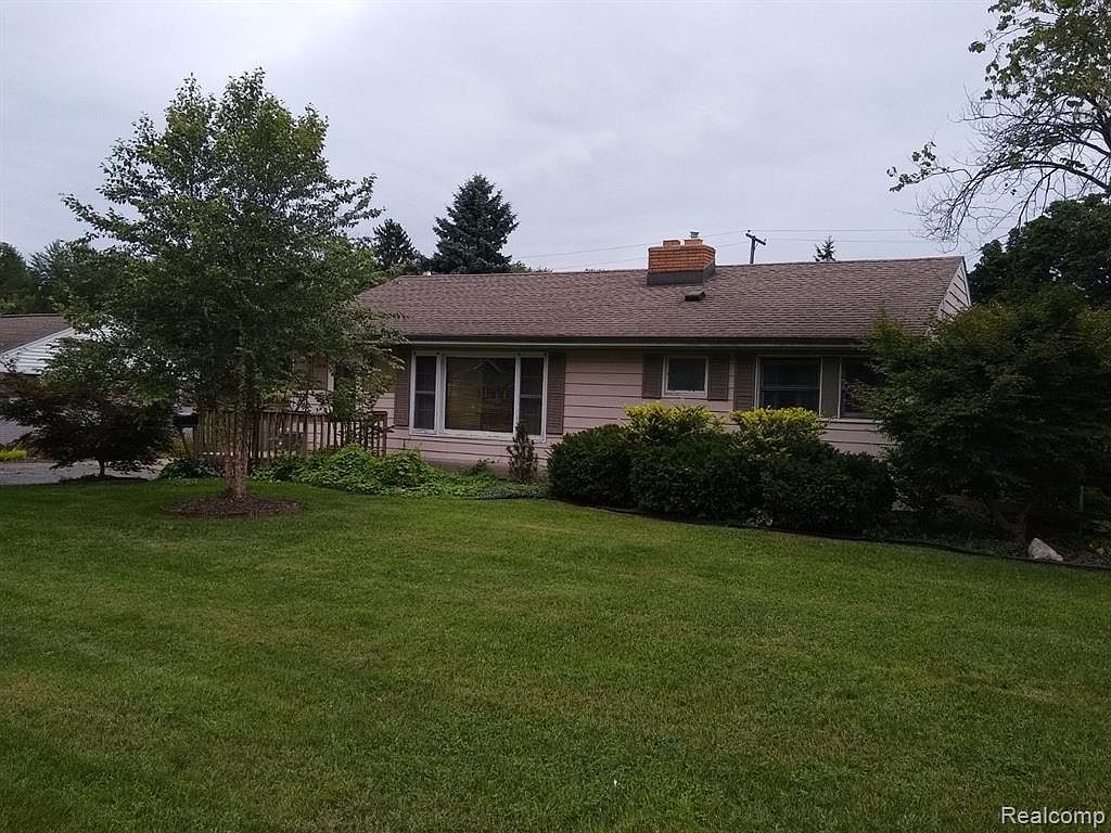 7925 State St, Brighton, MI 48116 Zillow