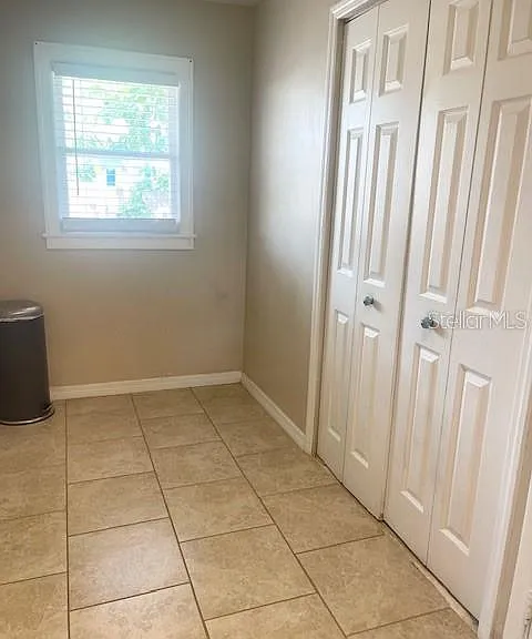 102 W Elm St — Photo 21