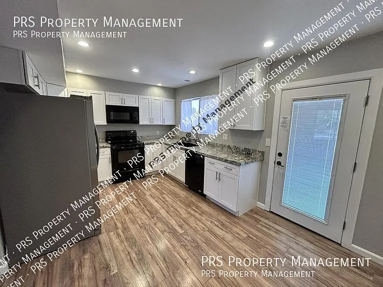 2207 W Monroe St — Photo 11