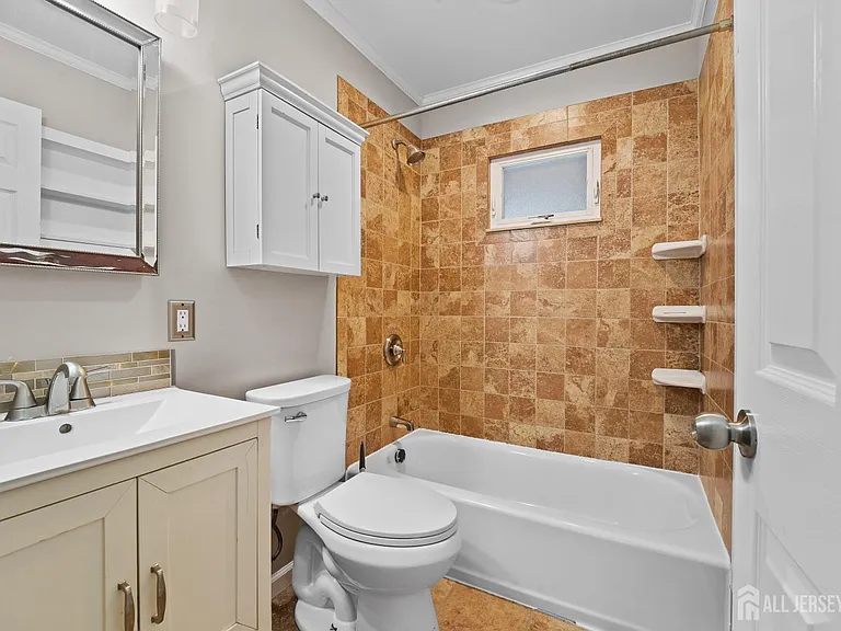 49 Louis Ave — Photo 11