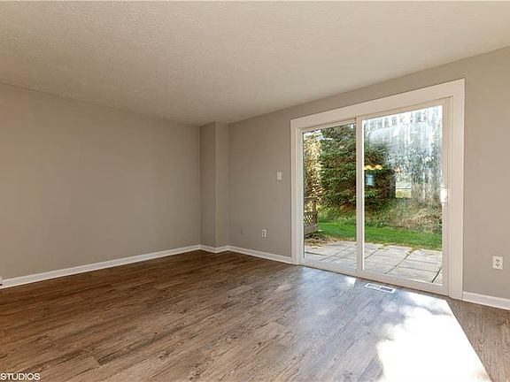 5th image of 237 Hawthorne Dr