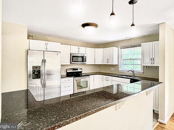 3rd image of 7213 Statecrest Dr
