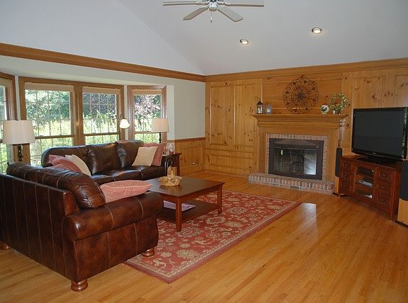 2nd image of 2730 Seiler Dr