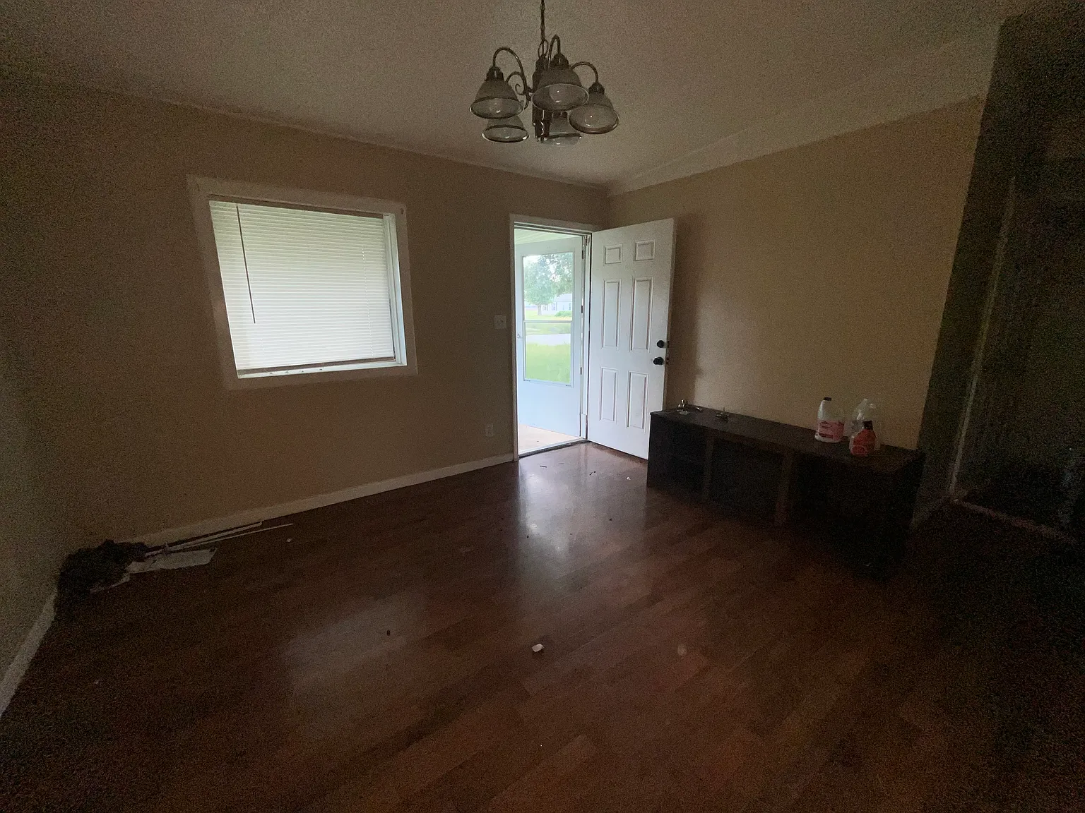 3 bed, 912 sqft, $845 — Photo 3