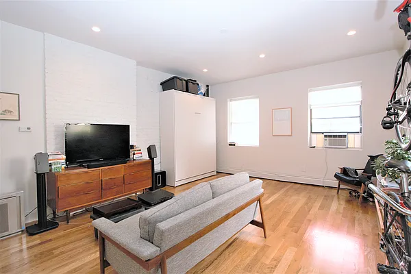 Rented by R New York | media 11