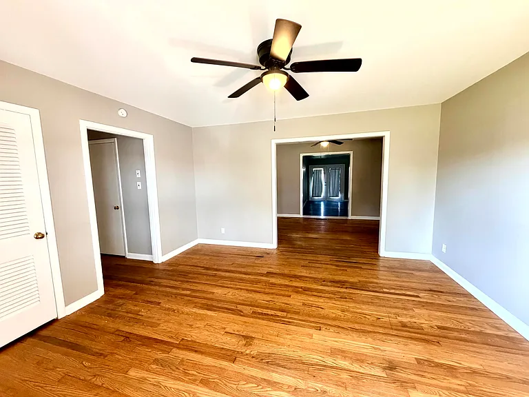 1711 Clarence Dr — Photo 2