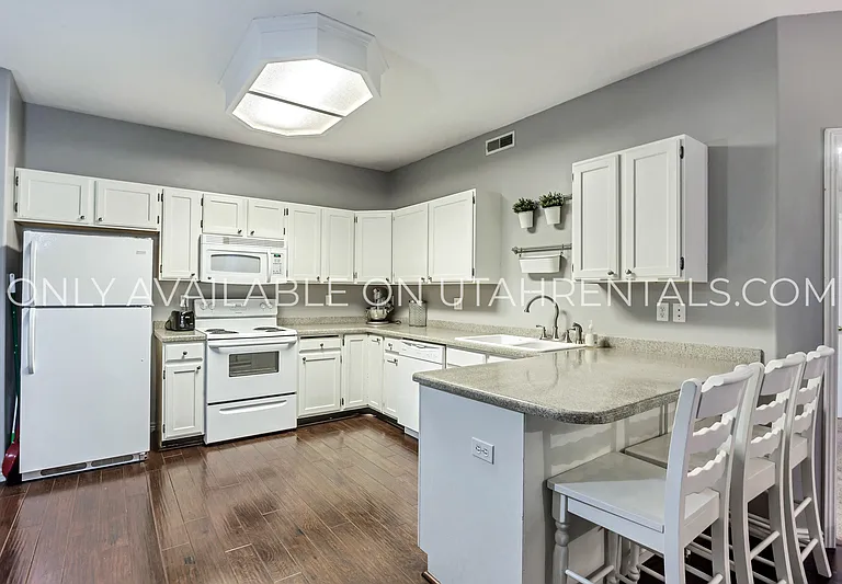 421 Belmont Pl #156 — Photo 12