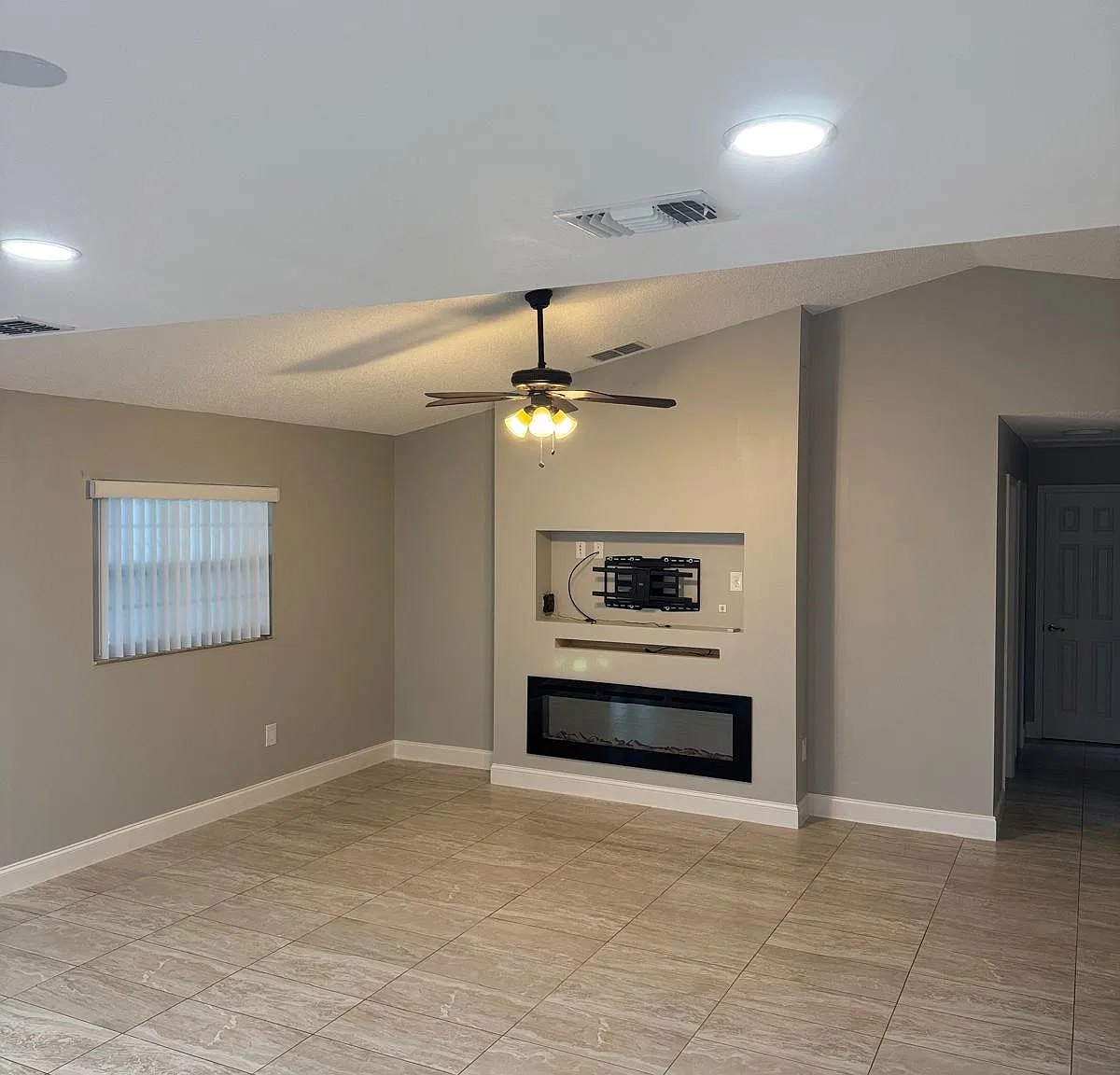 3 bed, 1329 sqft, $1,900 — Photo 4