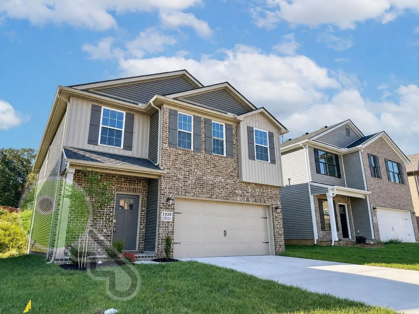 Brand new 4 bed, 2.5 bath home w/ fenced backyard available now! — Photo 3