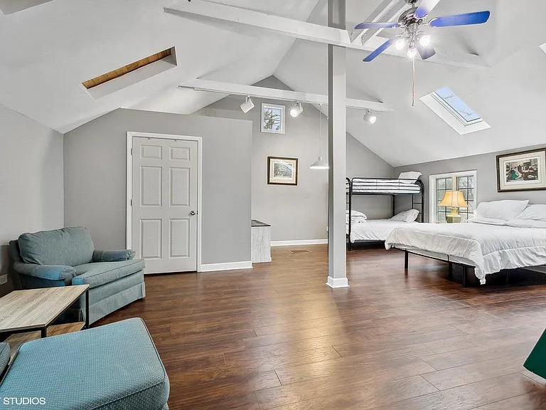 2404 Ridge Ave — Photo 10