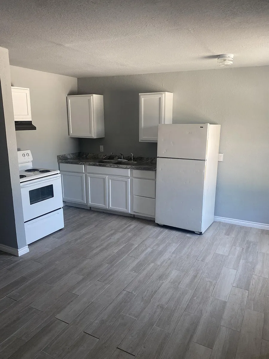 Building Photo - 536 S 54th St #2