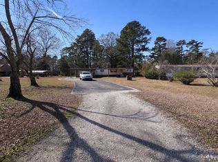 28395 McArthur Dr, Livingston, LA 70754