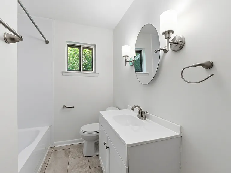 945 Brynwood Ter — Photo 13