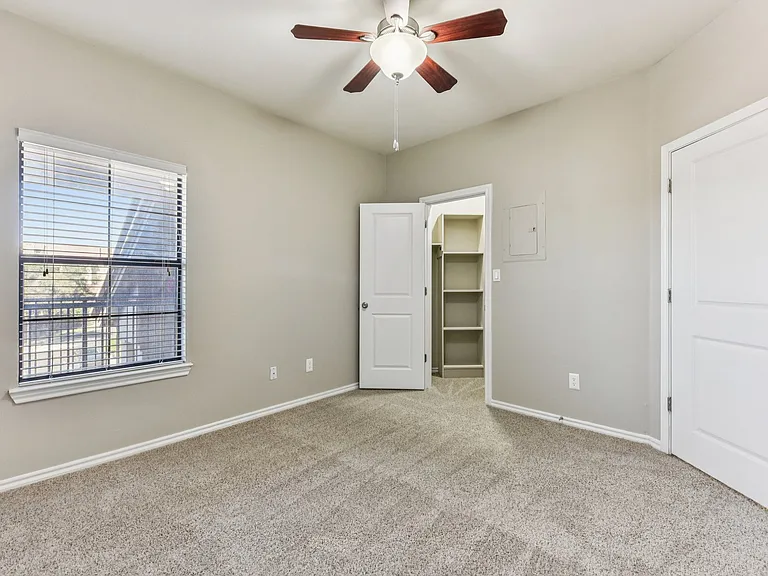 Waters Edge Apartment Homes — Photo 95