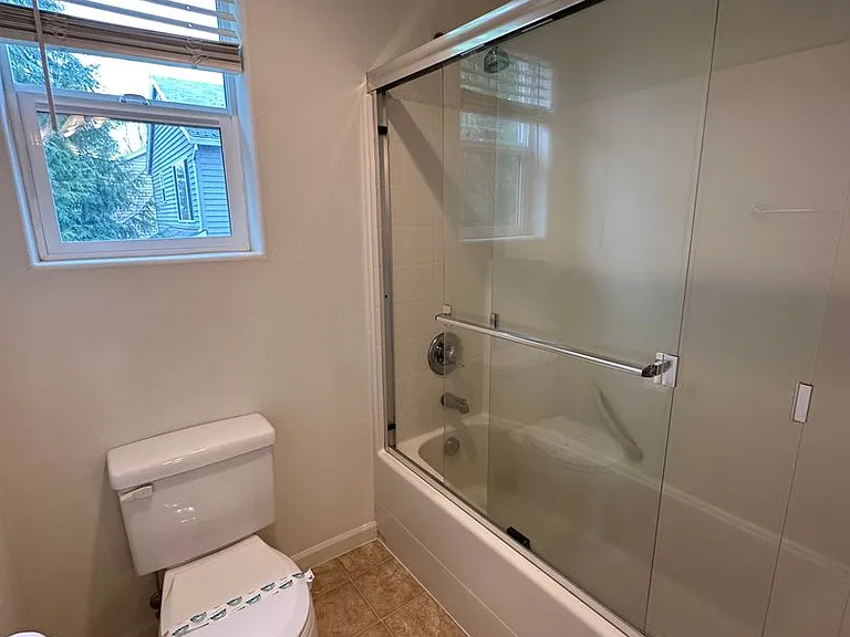 1573 NE Challis Pl — Photo 9
